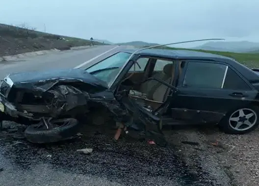 مصرع شخص وإصابة آخر في حادث اصطدام سيارتين نواحي إفران