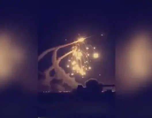 شظايا صواريخ الحوثي بالسعودية تصيب مواقع التواصل الاجتماعي (فيديو)
