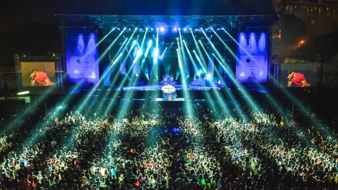 بعد توقف دام 4 سنوات.. موازين يستأنف رحلته وإيقاعات العالم تضيء عاصمة الأنوار