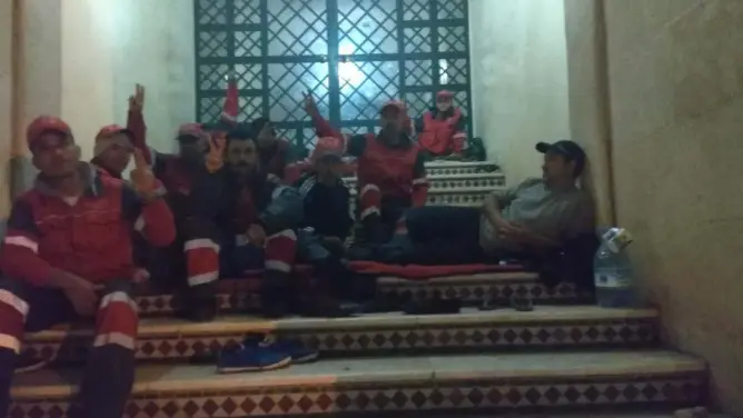 عمال شركة ” sos ouislane” للنظافة يخوضون إعتصاما مفتوحا بمكناس