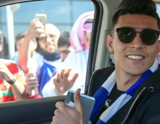 بنشرقي يكسب ود جماهير الهلال بعد الفوز بلقب الدوري السعودي (فيديو)