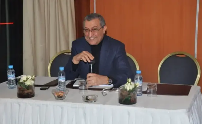 بعد إنتخابه.. أوزال يفاجئ لاعبي الرجاء بإتخاذه لقرار هام