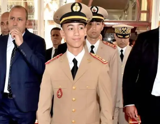 ولي العهد يتسلم هدية عبارة عن طائرة خاصة بقيمة 64 مليون دولار (صور)