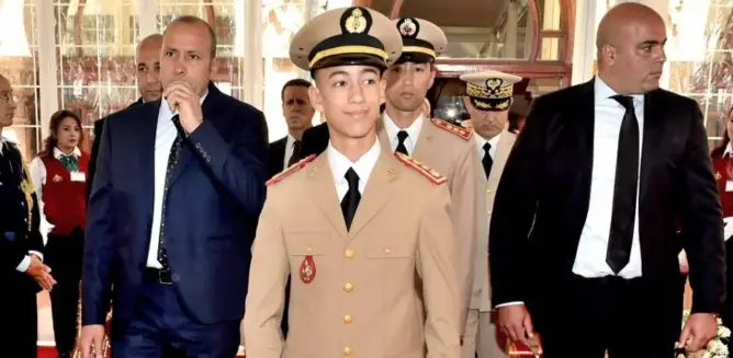 ولي العهد يتسلم هدية عبارة عن طائرة خاصة بقيمة 64 مليون دولار (صور)