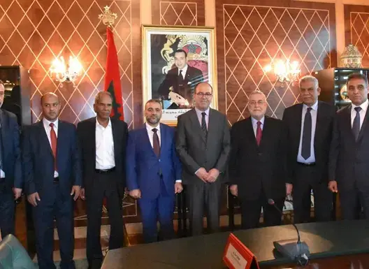 بنشماش يستقبل وفدا ليبيا .. ويأمل تجاوز طرابلس للمرحلة الانتقالية