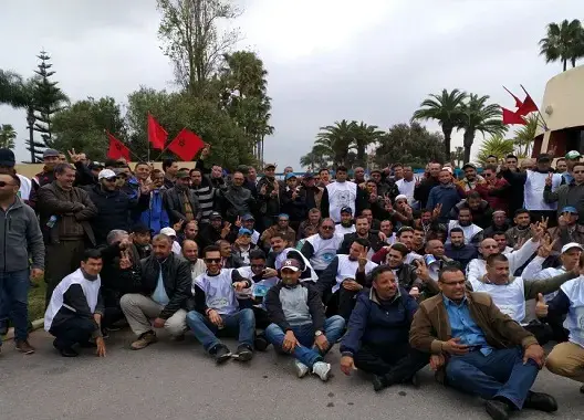 “سلالم الذل” تغضب مستخدمين بـONEE.. وحقوقيون يدخلون على الخط