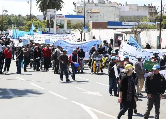نقابة مخاريق تطالب بحماية مناصب الشغل وسن سياسات تحد من الفقر