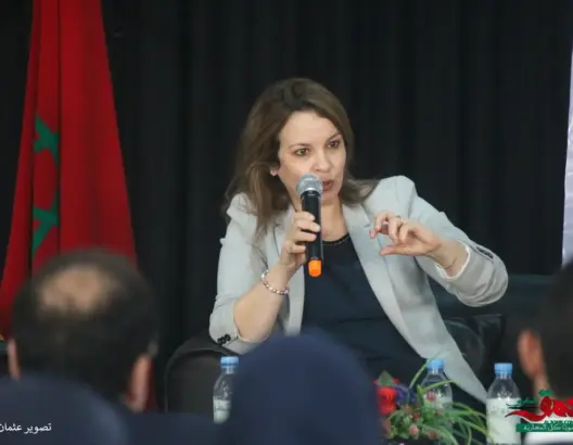 الملك يحسم جدل وضع أفيلال ويُصدر قرار إعفائها بالجريدة الرسمية