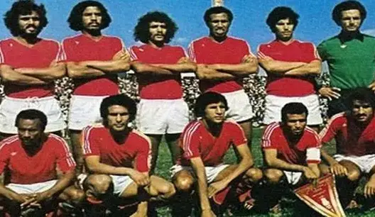 لاعب دولي غيني سابق يدحض ادعاءات انسحاب المنتخب المغربي من أرضية الملعب في نهائي 76