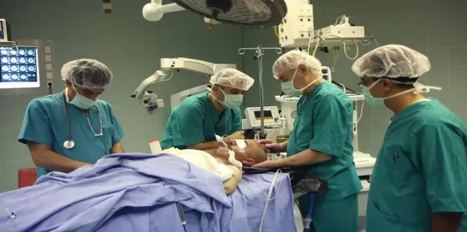 الصحة تقلل من خطورة انقطاع الكهرباء أثناء عملية جراحية بورزازات