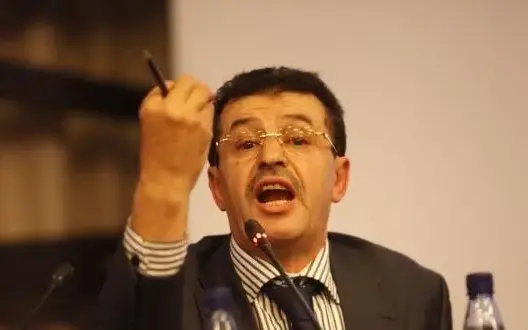 أبرون لـ “العمق”: “الماط” أكبر من أن يشترى بأموال رئيس الوداد