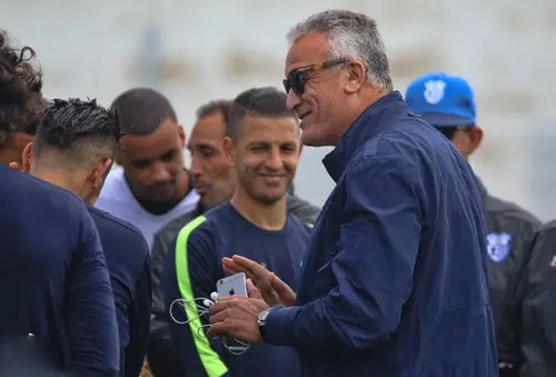 رئيس اتحاد طنجة يغري لاعبي أسفي بمنحة هامة لهزم الوداد