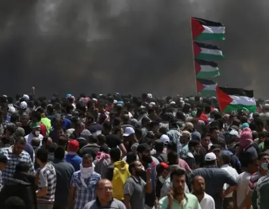 فلسطينيون يحتجون بغزة على تقليص “أونروا” أعداد موظفيها
