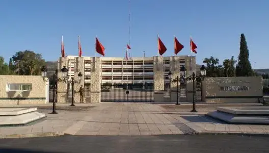 سيدي قاسم.. إلزام موظفي الإدارات المستفيدين من العطلة بإجراء اختبار كورونا