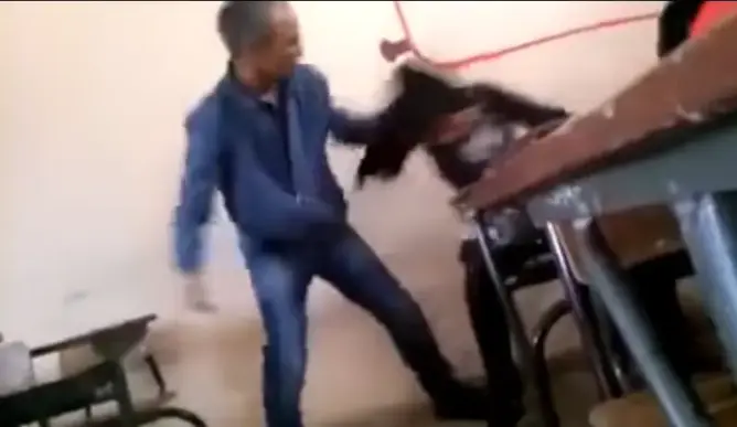 أستاذ يعنف تلميذة ويصفها بـ”العاهرة” .. ونشطاء يطالبون بتوقيفه