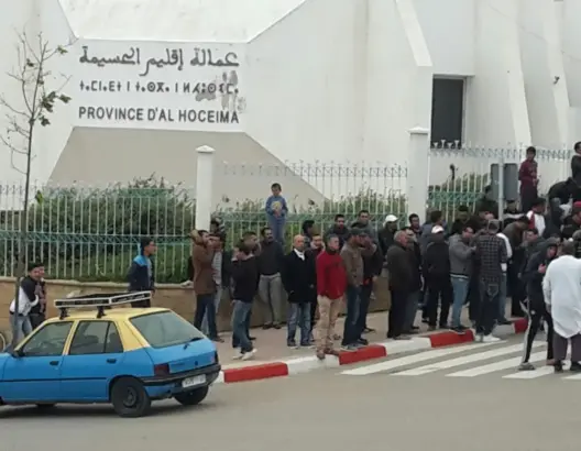 سلطات الحسيمة توقف “قايد” و”مقدم” عن مهامهما بسبب البناء العشوائي والهجرة السرية
