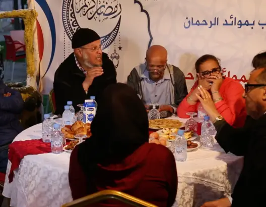 “أوزون” تجمع الفنانين وعابري السبيل في مائدة الرحمان ببنسليمان