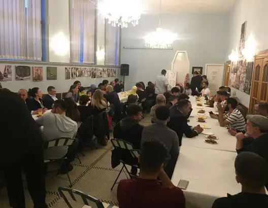 بحضور سفير المغرب.. إفطار رمضاني ورفع للآذان بمعبد يهودي ببلجيكا (صور+فيديو)