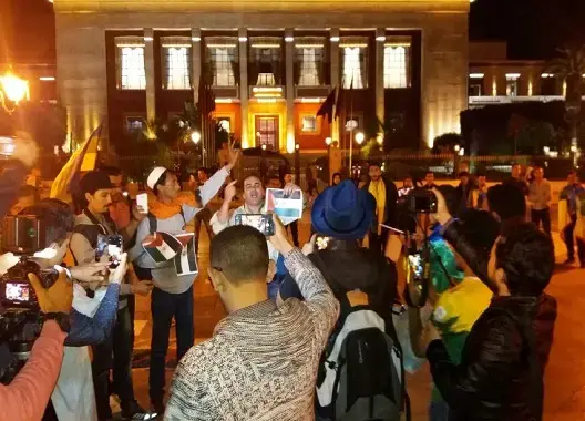 أمازيغ يحتجون بحرق أعلام البوليساريو ضد ترهيب طلبة ابن زهر (صور)