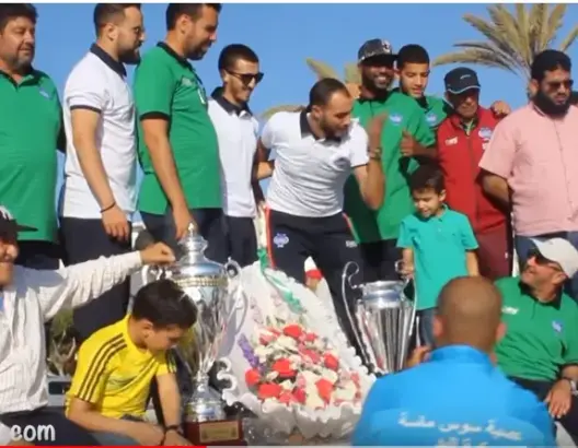 بعد تحقيق الثنائية.. إدارة رجاء أكادير لكرة اليد تحتفل مع جماهيرها بالألقاب (فيديو)