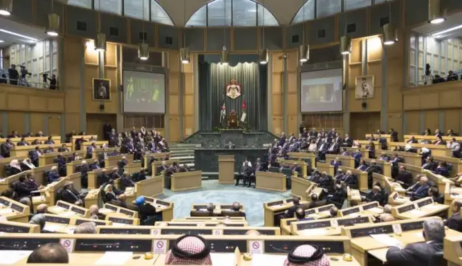 ملك الأردن يقرر حل البرلمان تمهيدا لرحيل حكومة الرزاز