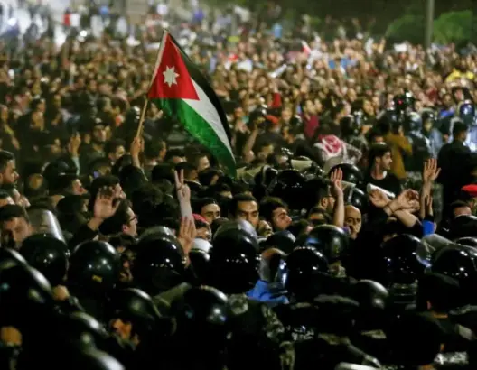 الأردن.. الرزاز يدافع عن تشكيلته الوزارية ويعد بحزمة إجراءات