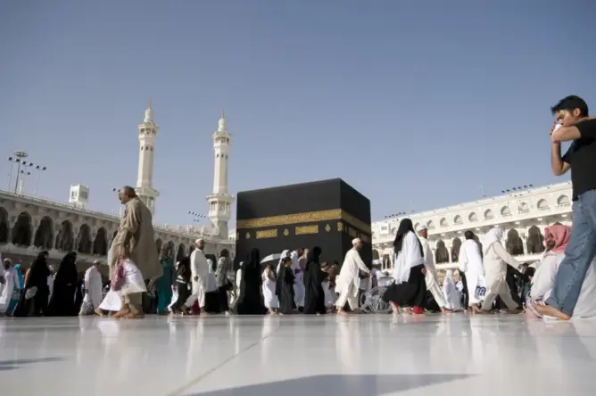 ما مصير أموال المغاربة بوكالات الأسفار بعد إلغاء العمرة بسبب “كورونا”؟