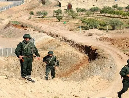 جندي سابق يحتج على قائد بالرشيدية بالنزوح إلى الأراضي الجزائرية