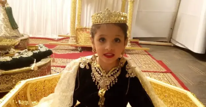 عرائس مغربيات صغيرات يتزيَّنَّ في ليلة القدر والسبب: صيامهن الأول