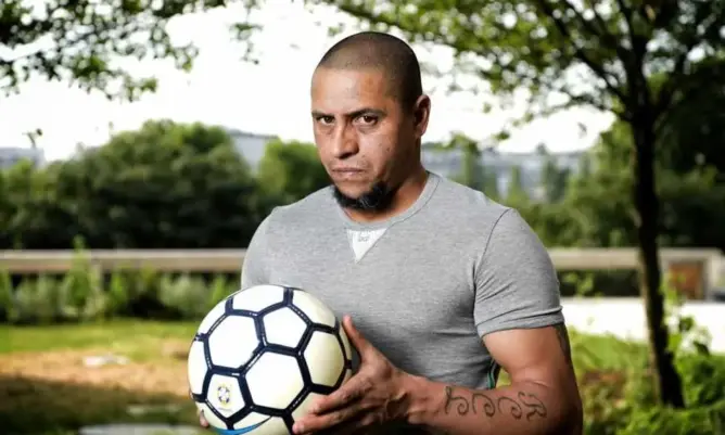 روبرتو كارلوس: متأكد أن “موروكو 2026” سيكسب أصواتا جديدة غدا