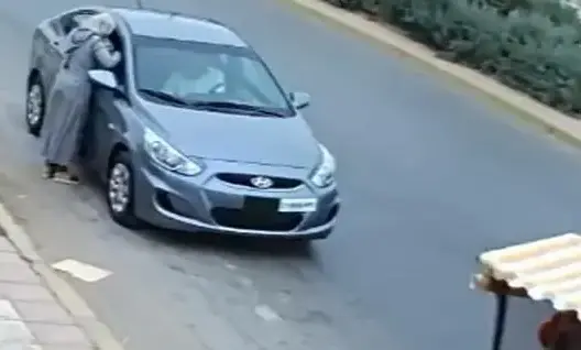 بعد تعرضها للنصب من طرف سائق سيارة..نهاية سعيدة لقصة البائعة المتجولة