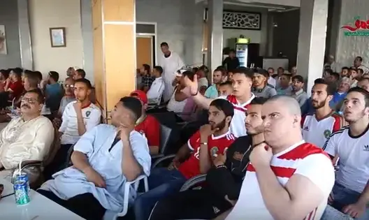 هكذا عاشت جماهير المنتخب الوطني الهزيمة ضد منتخب إيران(فيديو)