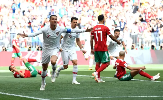 الشوط الأول.. برأسية رونالدو البرتغال متقدمة بهدف على الأسود