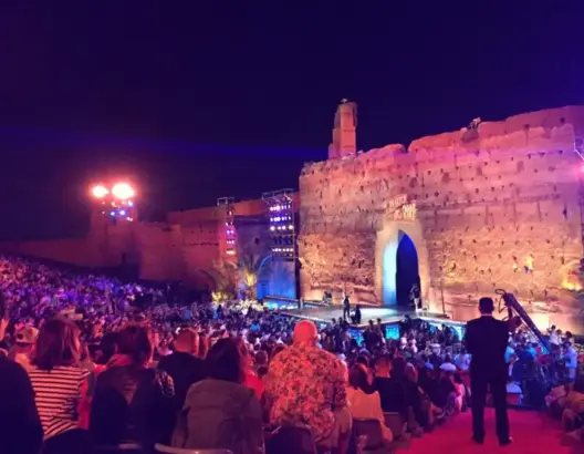 مراكش للضحك ينطلق.. يسار يسخر من “تجسس الزوجات” وفناير تمتع الحضور