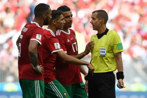 فيفا ترد على أمرابط: الحكم الأمريكي مهني ولم يطلب قميص رونالدو أبدا