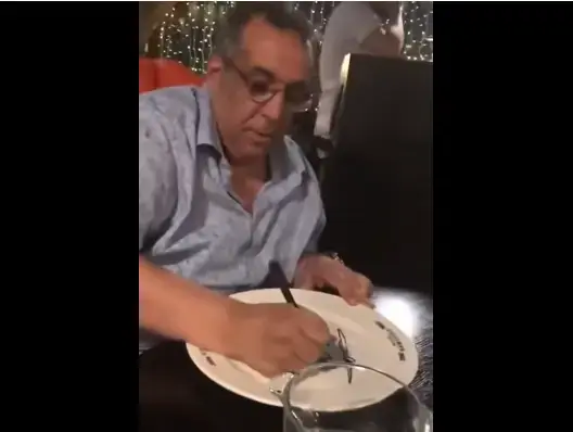طريف.. مواطن ينتحل صفة العثماني للحجز بمطعم في روسيا (فيديو)