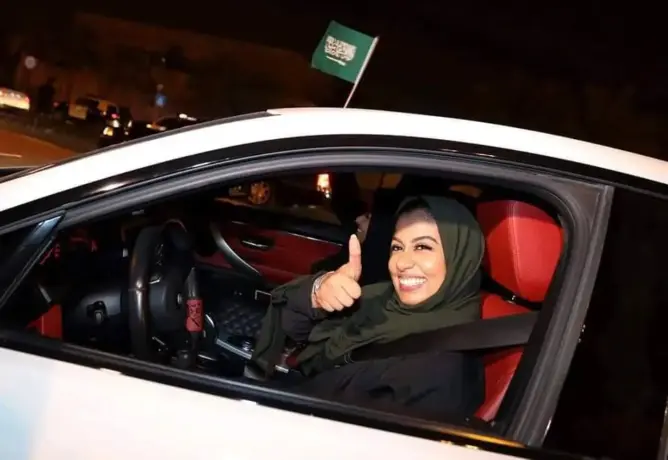 واقع الفتاة السعودية من خلال رواية “بنات الرياض”