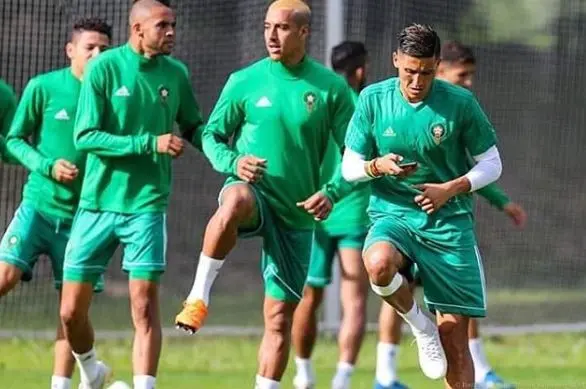 بعد ضجة انشغال فجر بهاتفه أثناء التداريب.. مساعد رونار يرد