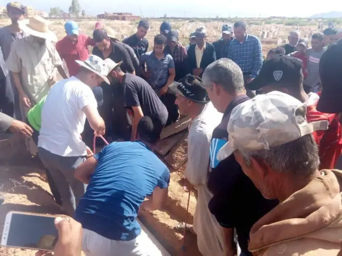في أجواء حزينة .. عائلة الشاب ضحية “حاريث” تطالب القضاء بإنصافها