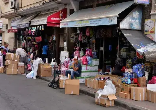 الكتبييون يطالبون المدارس الخاصة التوقف عن بيع الكتب بمؤسساتهم
