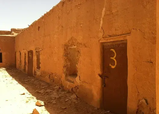 نقل رفات 3 معتقلين قضوا بسجن قلعة امكونة السري نحو مقبرة خاصة