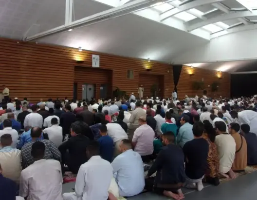 مسلمو فرنسا تحت تهديد القتل.. مغاربة يوجهون “استغاثة” لحماية أرواحهم (فيديو)