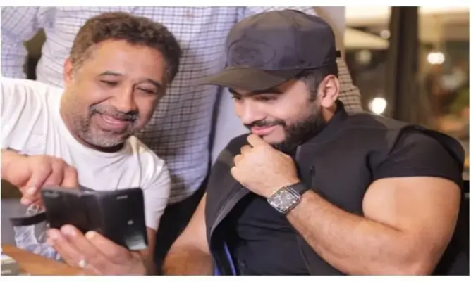 الشاب خالد وتامر حسني في عمل مشترك.. والموزع مغربي (فيديو)
