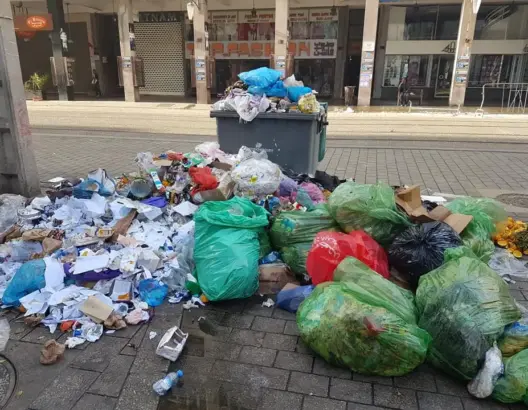 عمال النظافة بالبيضاء يضربون لـ48 ساعة للمطالبة بتسوية وضعهم المالي