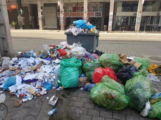عمال النظافة بالبيضاء يضربون لـ48 ساعة للمطالبة بتسوية وضعهم المالي
