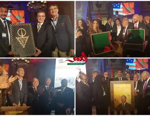 تأدية أغنية “لغزالة زاكورة” جماعيا بأمريكا.. والوفد المغربي يقدم هدية لعمدة واشنطن (فيديو وصور)