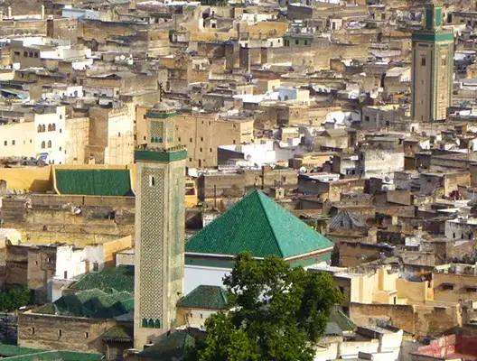 فاس .. سياح أجانب عالقون في حضن كرم الضيافة المغربي