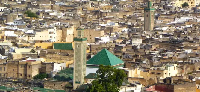 فاس .. سياح أجانب عالقون في حضن كرم الضيافة المغربي