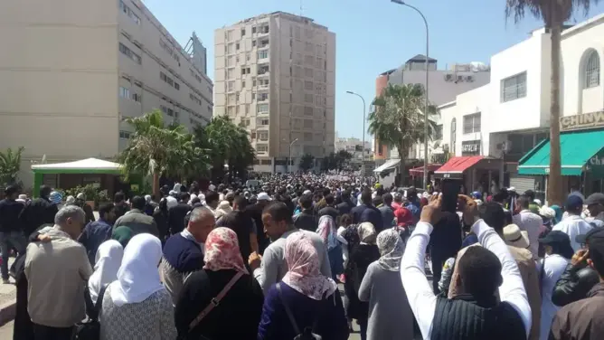 وقفة للشغيلة التعليمية في سوس تتحول إلى مسيرة تضامنا مع أساتذة التعاقد (صور)