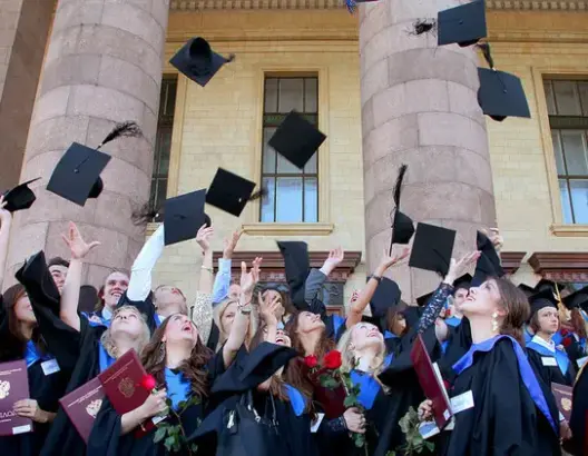 جامعات أمريكية تفتح أبوابها للطلبة المغاربة وتقدم لهم منحا دراسية